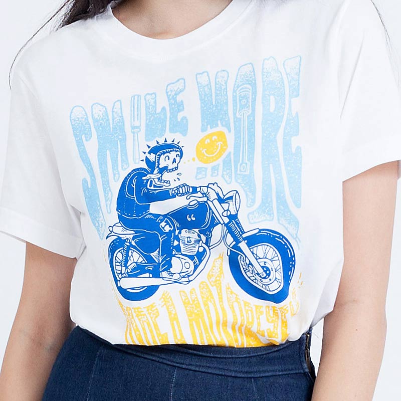 Ts.010 เสื้อยืดผู้หญิงแขนสั้น ลาย Smile Rider - Image 2