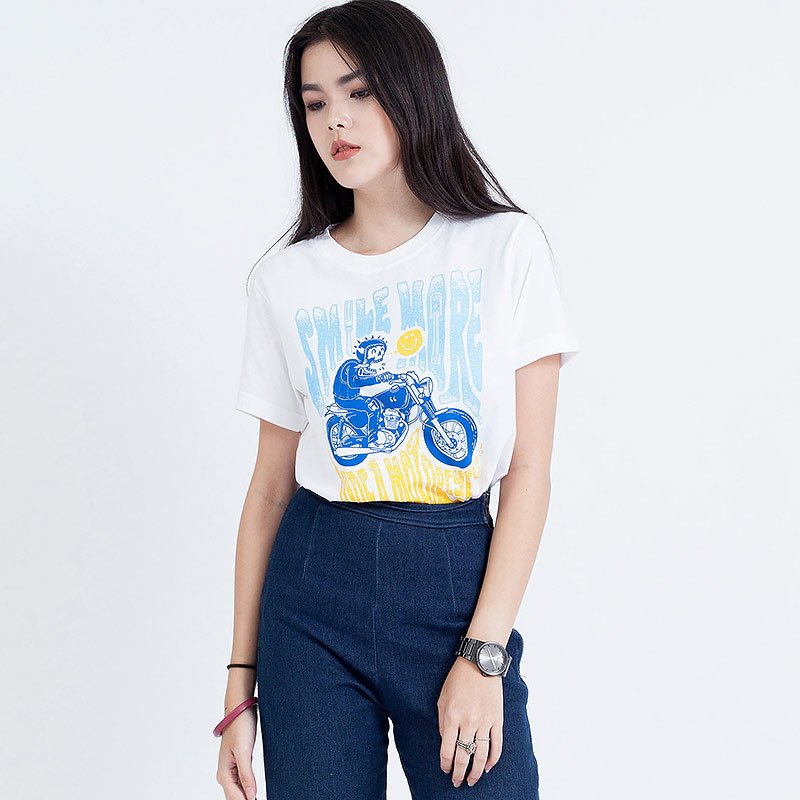 Ts.010 เสื้อยืดผู้หญิงแขนสั้น ลาย Smile Rider