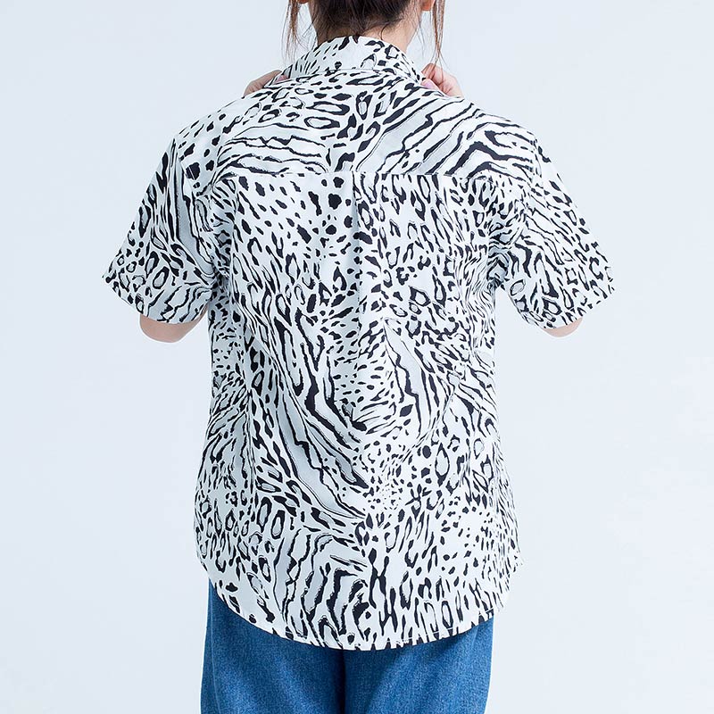 Mr.540 เสื้อเชิ้ตผู้หญิงแขนสั้น ลาย Snow Leopard สีขาว - Image 2