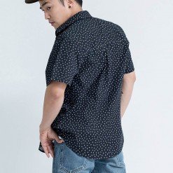 Alternative view of Mr.582 เสื้อเชิ้ตผู้ชายแขนสั้น ลายจุด Tiny Leaf สีดำ
