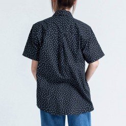 Alternative view of Mr.582 เสื้อเชิ้ตผู้หญิงแขนสั้น ลายจุด Tiny Leaf สีดำ