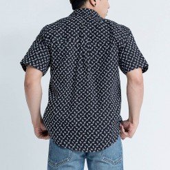 Alternative view of Mr.586 เสื้อเชิ้ตผู้ชายแขนสั้น ลายจุดรูปใบไม้สีดำ