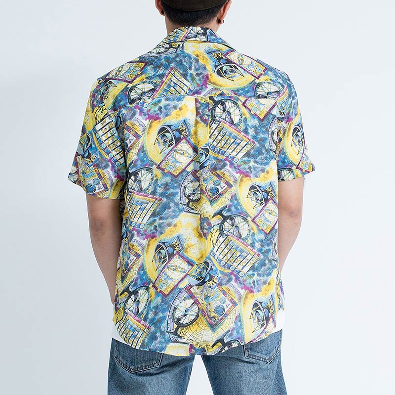 Mr.515 เสื้อเชิ้ตผู้ชายแขนสั้น ลาย SURREAL ASTROLOGY สีเหลือง - Image 2