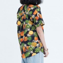 Alternative view of Mr.304 เสื้อเชิ้ตผู้หญิงแขนสั้น ลายสับปะรดสีส้มพื้นน้ำเงินเข้ม