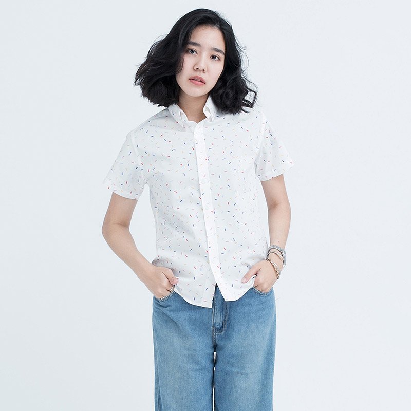 Mr.533 เสื้อเชิ้ตผู้หญิงแขนสั้น ลาย Sprinkles สีขาว