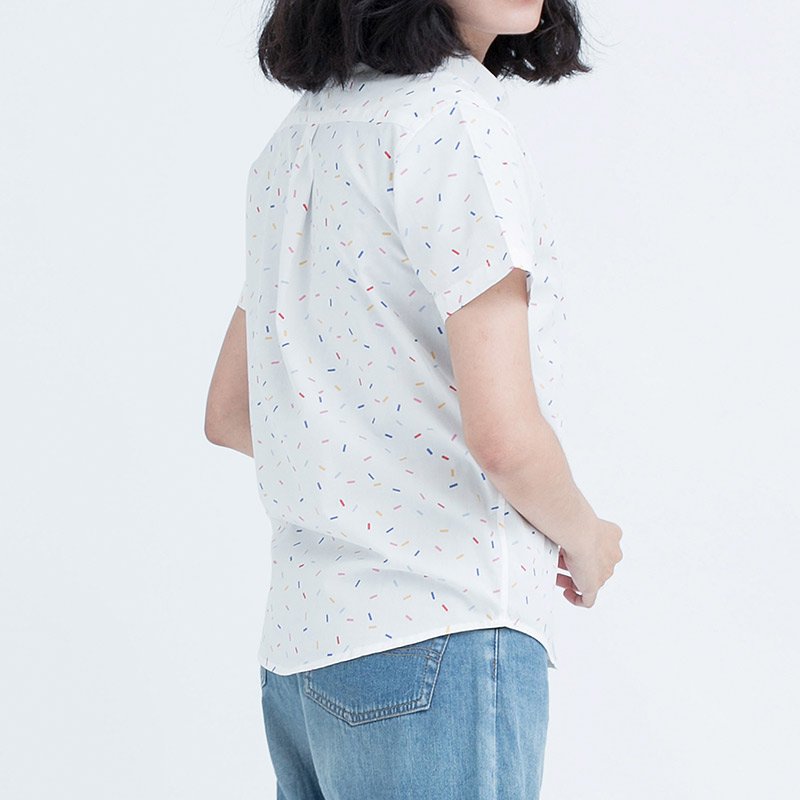 Mr.533 เสื้อเชิ้ตผู้หญิงแขนสั้น ลาย Sprinkles สีขาว - Image 2