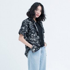 Mr.597 เสื้อเชิ้ตผู้หญิงแขนสั้น ลายฮาวาย Treasure Landed สีดำ