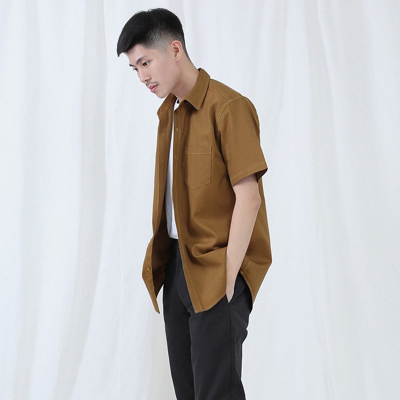Mr.626 เสื้อเชิ้ตผู้ชายแขนสั้น พื้นเรียบสี Khaki น้ำตาลเหลือง