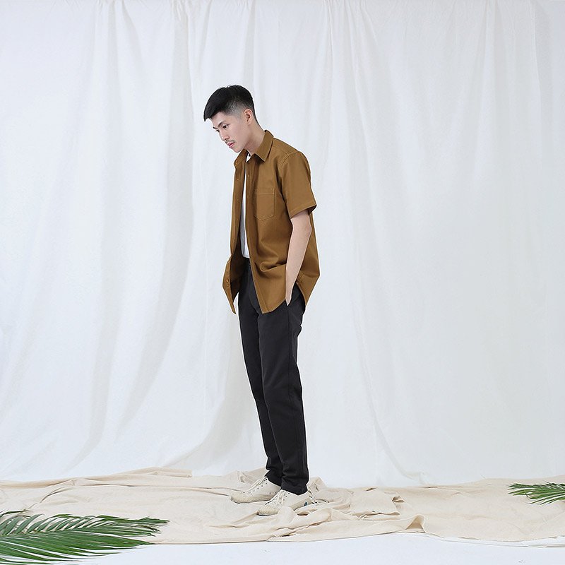 Mr.626 เสื้อเชิ้ตผู้ชายแขนสั้น พื้นเรียบสี Khaki น้ำตาลเหลือง - Image 4