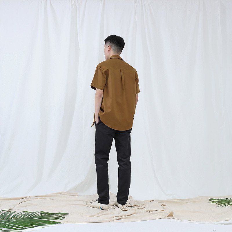 Mr.626 เสื้อเชิ้ตผู้ชายแขนสั้น พื้นเรียบสี Khaki น้ำตาลเหลือง - Image 5