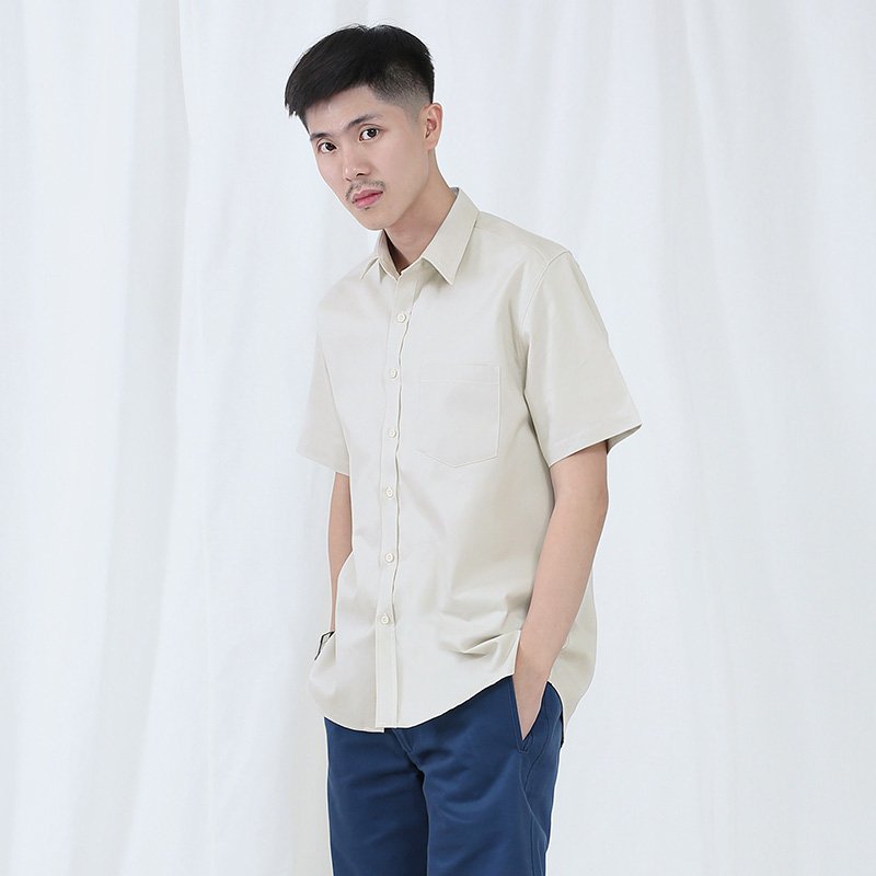 Mr.631 เสื้อเชิ้ตผู้ชายแขนสั้น พื้นเรียบสี Taupe ครีม
