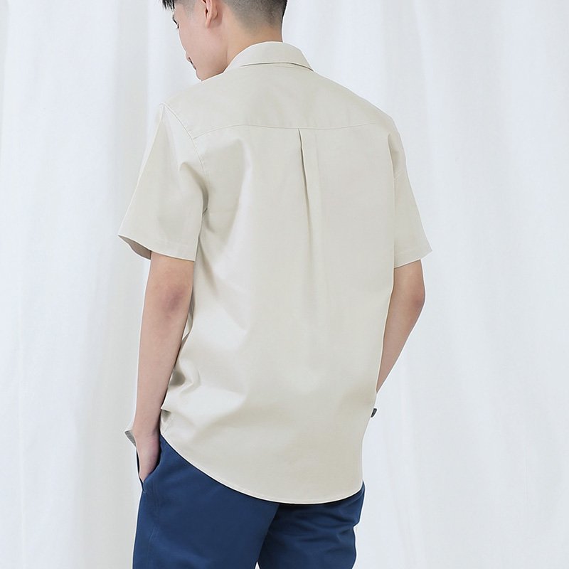 Mr.631 เสื้อเชิ้ตผู้ชายแขนสั้น พื้นเรียบสี Taupe ครีม - Image 2