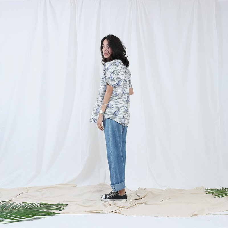 Mr.665 เสื้อเชิ้ตผู้หญิงแขนสั้น ลาย Sailing Storm สีเทา - Image 5