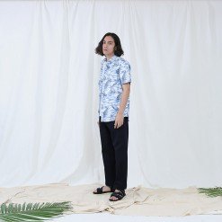 Mr.666 เสื้อเชิ้ตผู้ชายแขนสั้น ลาย Sailing Storm สีฟ้า - Image 4