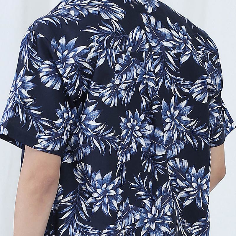 Mr.674 เสื้อเชิ้ตผู้ชายแขนสั้น ลายดอก Deep Blue Floral สีน้ำเงินเข้ม - Image 3