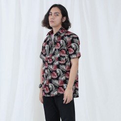 Mr.664 เสื้อเชิ้ตผู้ชายแขนสั้น ลาย Palm’s Leaf สีดำแดง