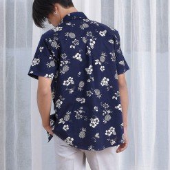 Alternative view of Mr.686 เสื้อเชิ้ตผู้ชายแขนสั้น ลายฮาวาย Pineapple Toss สีน้ำเงินเข้ม