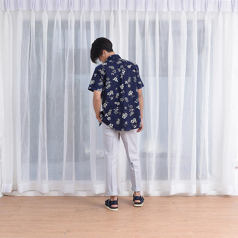 Mr.686 เสื้อเชิ้ตผู้ชายแขนสั้น ลายฮาวาย Pineapple Toss สีน้ำเงินเข้ม - Image 5