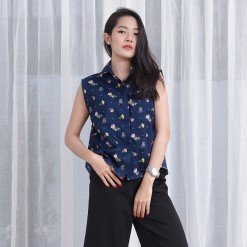 Mr.697 เสื้อเชิ้ตผู้หญิงแขนกุด ทรง Crop ลายจุด Dotty Flower สีน้ำเงินเข้ม