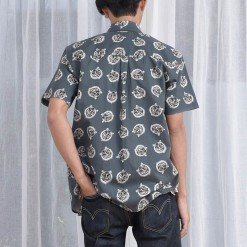 Alternative view of Mr.704 เสื้อเชิ้ตผู้ชายแขนสั้น ลายจุด Smiley Tiger สีเทา