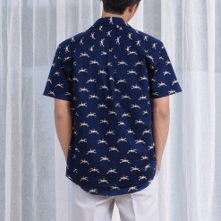 Alternative view of Mr.682 เสื้อเชิ้ตผู้ชายแขนสั้น ลายจุด Horse Runner สีน้ำเงินเข้ม