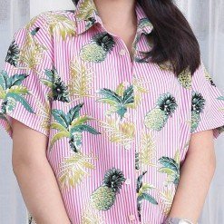 Mr.695 เสื้อเชิ้ตผู้หญิงแขนสั้น ลายทางฮาวาย Pink Pineapple สีขาวชมพู - Image 3