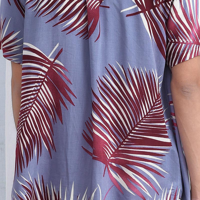 Mr.696 เสื้อเชิ้ตผู้ชายแขนสั้น ลายฮาวาย Red Leaves สีแดงพื้นสีม่วง - Image 3