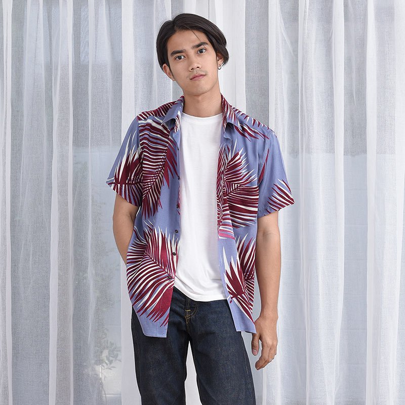 Mr.696 เสื้อเชิ้ตผู้ชายแขนสั้น ลายฮาวาย Red Leaves สีแดงพื้นสีม่วง