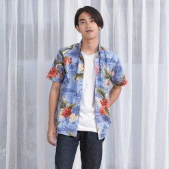 Mr.700 เสื้อเชิ้ตผู้ชายแขนสั้น ลายดอกฮาวาย Blue ALOHAA ดอกแดงพื้นฟ้า