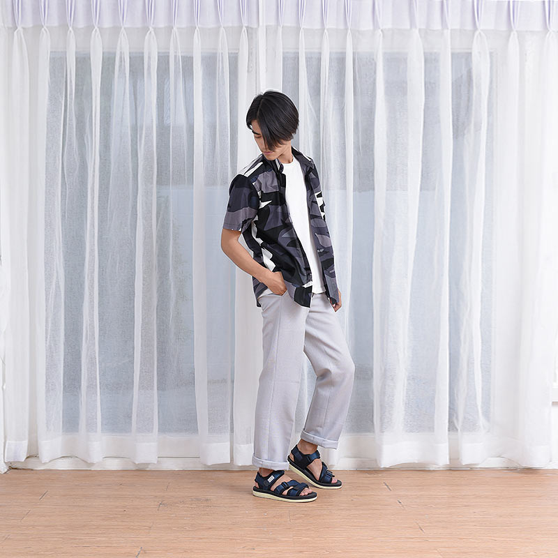Mr.709 เสื้อเชิ้ตผู้ชายแขนสั้น ลาย Abstract Greyscale สีเทา - Image 4