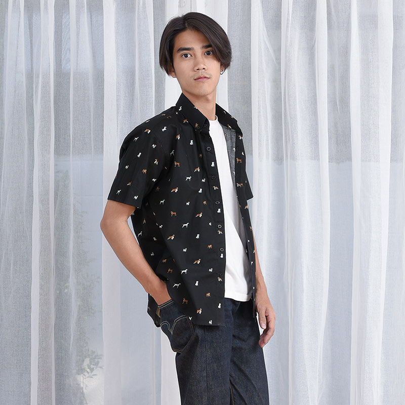 Mr.685 เสื้อเชิ้ตผู้ชายแขนสั้น ลายจุด Doggy Dot สีดำ