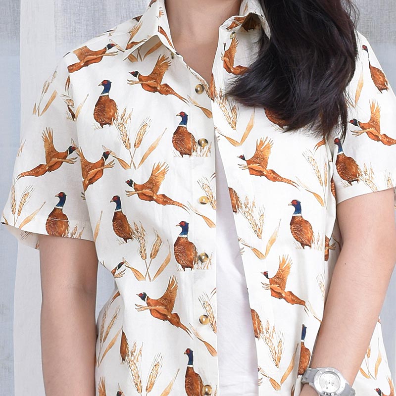 Mr.691 เสื้อเชิ้ตผู้หญิงแขนสั้น ลายวินเทจ Mandarin Duck สีน้ำตาลพื้นสีขาวครีม - Image 3
