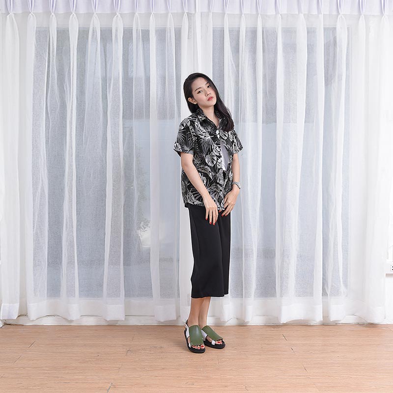 Mr.706 เสื้อเชิ้ตผู้หญิงแขนสั้น ลาย Black Leaves สีดำ - Image 5