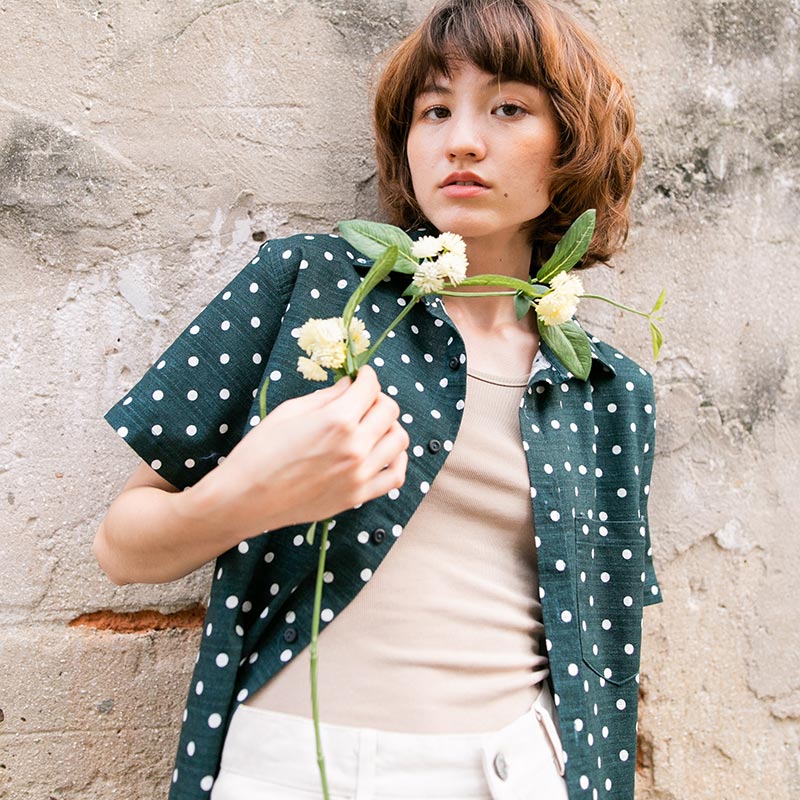 Mr.739 เสื้อเชิ้ตผู้หญิงแขนสั้น ลายจุด Linen Polka Dot สีเขียวเข้ม - Image 2
