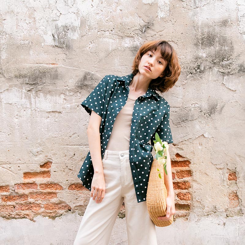 Mr.739 เสื้อเชิ้ตผู้หญิงแขนสั้น ลายจุด Linen Polka Dot สีเขียวเข้ม - Image 3