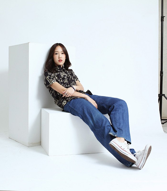 Mr.468 เสื้อเชิ้ตผู้หญิงแขนสั้น ลายดอก Abstract สีดำเหลือง - Image 2