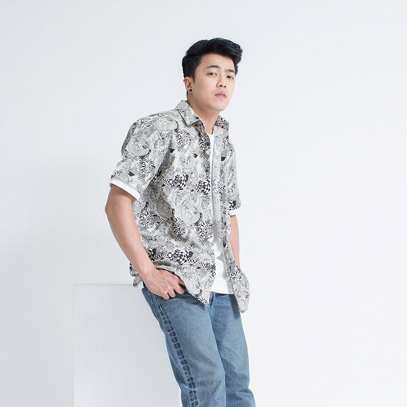 Mr.524 เสื้อเชิ้ตผู้ชายแขนสั้น ลาย Dragon Maze สีครีม