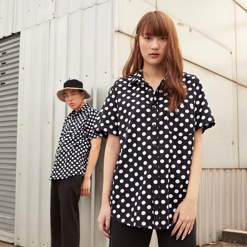 Mr.759 เสื้อเชิ้ตผู้หญิงแขนสั้น ลายจุด Polka Dot สีดำ - Image 2