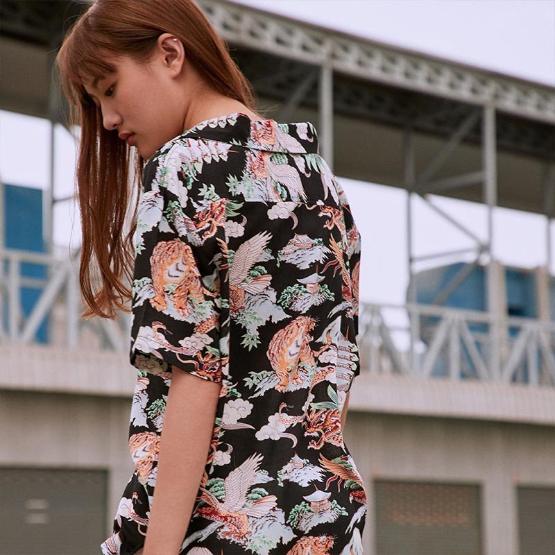 YMS-006 เสื้อเชิ้ตทรงฮาวายผู้หญิง Chinoiserie Tiger สีดำ - Image 4