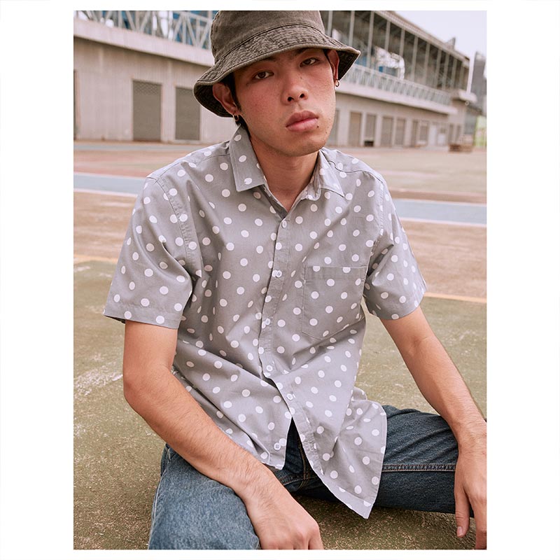 Mr.757 เสื้อเชิ้ตผู้ชายแขนสั้น ลายจุด Polka Dot สีเทาอ่อน - Image 3