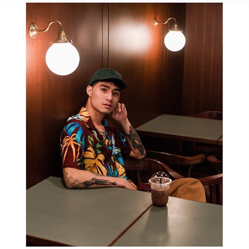 Mr.789 เสื้อเชิ้ตทรงฮาวายผู้ชาย ลายดอก Hawaii Floral สีน้ำตาล - Image 5